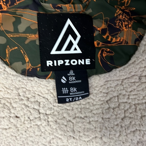 Great condition Ripzone winter coat size 2 T with detachable hood fur - Picture 2 of 4